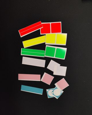 Barevné rozlišovače na panel konektory a barevné proužky na kabelové konektory můžeš kdykoliv mít taky. Stačí mrknout na...