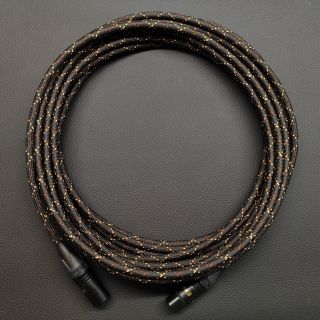 Zkoušel jsi už konfigurátor kabelů na andersencreative.eu/konfigurator? Na něm si můžeš nakonfigurovat třeba takový vzhled...